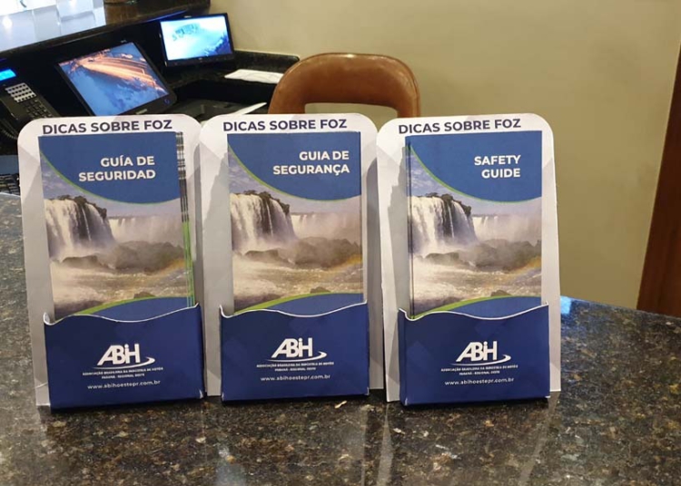 O guia foi editado em três idiomas. Foto: divulgação