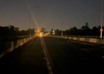 Ponte Tancrede Neves está às escuras faz tempo. Foto: Comtur