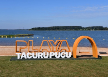 Praia construída e  mantida com recursos da Itaipu paraguaia. Foto: divulgação IB