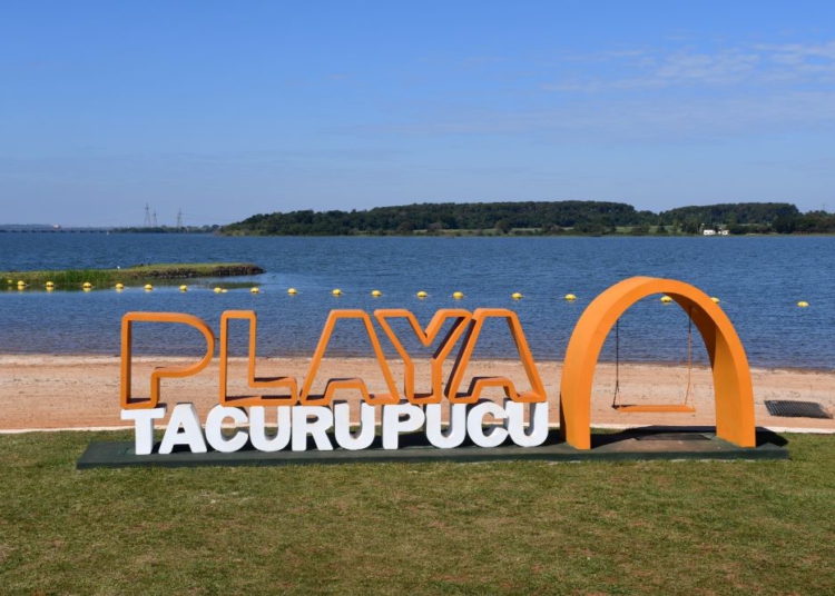 Praia construída e  mantida com recursos da Itaipu paraguaia. Foto: divulgação IB