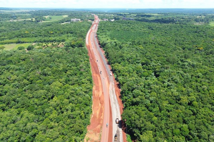 Fotos divulgadas pelo DER-PR mostram o estágio das obras de duplicação da Rodovia das Cataratas