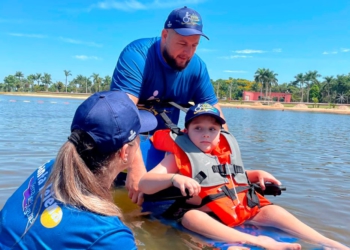  O equipamento tem rodas especiais que permitem o deslocamento na areia e no mar. Foto: divulgação/AEN