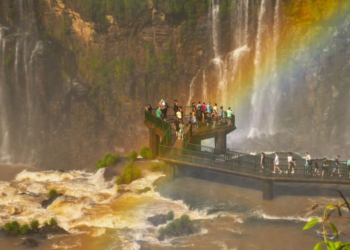 Visitantes nas Cataratas do Iguaçu. Foto: Nilmar Fernando/