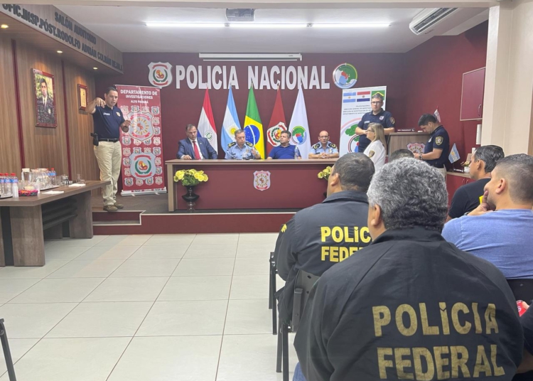Reunião das autoridades paraguaias com a Polícia Federal do Brasil