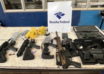Armamento encontrado pela Receita Federal em ônibus apreendido no dia 25 de janeiro. Foto: divulgação