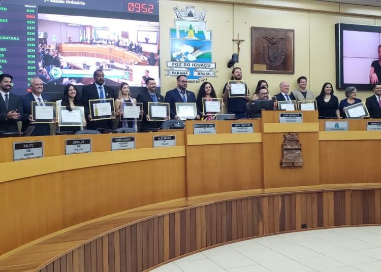 Homenageados nesta segunda-feira (04) pelos vereadores de Foz do Iguaçu. Foto: divulgação
