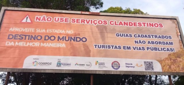 Outdoors instalados no corredor turístico de Foz do Iguaçu, em pontos estratégicos – foto: Divulgação