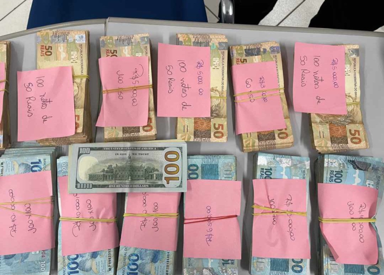 Dinheiro apreendido na Aduana da Ponte da Amizade. Foto: divulgação