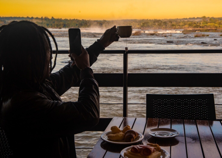 O café da manhã no Restaurante Porto Canoas também terá alteração no horário de serviço, sendo realizado das 7h30 às 9h30. Foto: Nilmar Fernando/divulgação