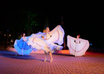 Espetáculo no Marco das Três Fronteira. Fotos: Alexandre Soto e Diogo Justus