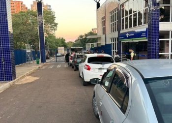 Fila de carros apreendidos por transportar mercadorias sem procedência declarada. Foto: Receita Federal