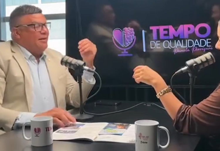Deputado federal Luciano Alves, em entrevista ao canal do You Tube. Foto: captura de vídeo do canal.
