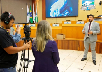 Presidente do Legislativo anuncia o corte de aluguel e a construção de uma nova sede. Foto: CMFI/Divulgação