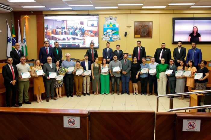 Entrega do prêmio nesta quinta-feira (04). Foto: Christian Rizzi/CMFI
