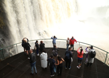 Visitantes nas Cataratas do Iguaçu. Foto: Luciano Xavier