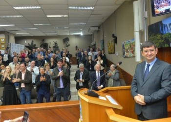 Luiz Carlos Lázzeri Bremm recebeu o título nesta quinta-feira (16). Foto: Silvio Vera/CMFI