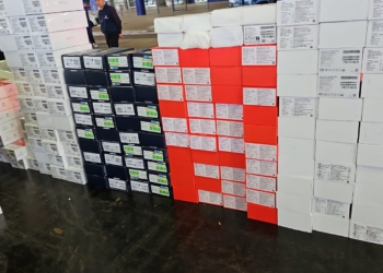 Celulares apreendidos na Ponte da Amizade. Foto: divulgação