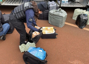 Apreensão de mercadorias em ônibus de linha. Foto: Receita Federal