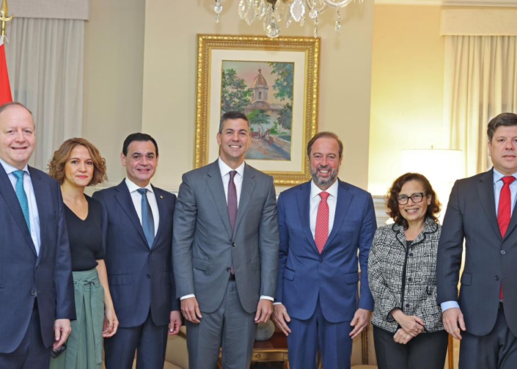 Presidente do Paraguai e seu estafe em festa. Foto: Agência IP