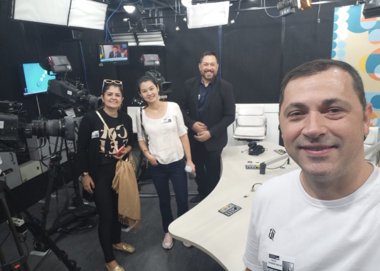 Em Brasília, equipe conhece a tecnologia para canal de TV aberta da Câmara de Foz. Foto: divulgação