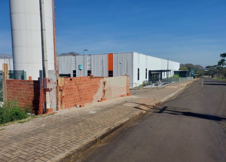 Obras nos Mercado Municipal de Foz do Iguaçu que deveria ser inaugurado nesta segunda-feira, 10 de junho.