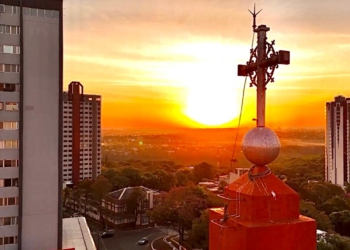 Topo da igreja São João Batista, o primeiro templo católico de Foz do Iguaçu, que completou 100 anos em junho. Foto: divulgação