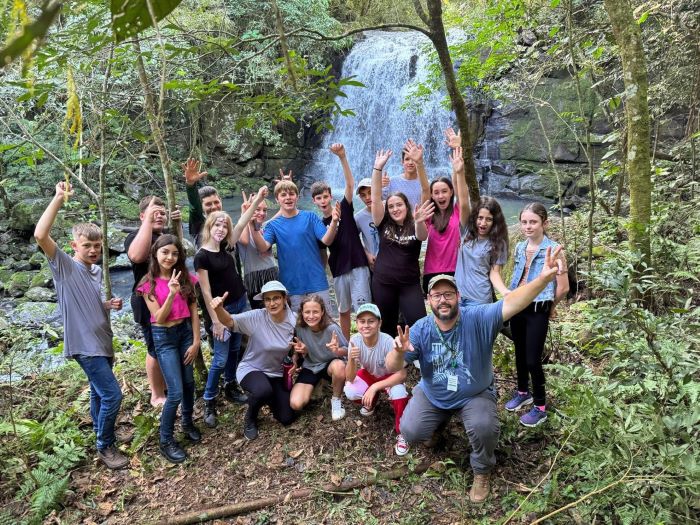 Em Capanema, mais de 250 mudas de espécies nativas foram plantadas nos balneários Kau e Terra Iguassu. Foto: Urbia Cataratas