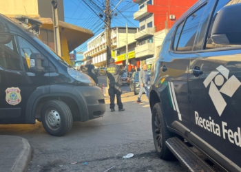 Operação contra o azeite argentino na região da Ponte da Amizade. Foto: PF/divulgação