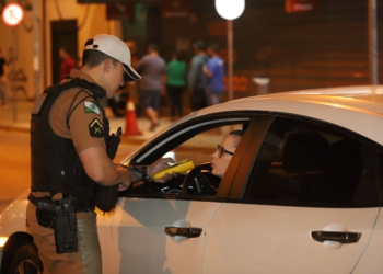 Operação marca a adesão do Paraná ao calendário nacional da Lei Seca no trânsito.
Foto: Geraldo Bubniak/AEN