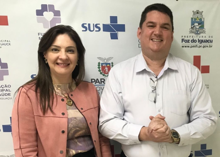 A nova diretora e o secretário municipal de Saúde, Dr. Ulisses Figueiredo. Foto: Divulgação