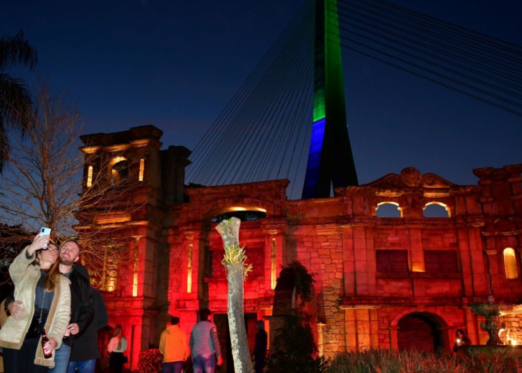 Visitantes no Marco das 3 Fronteiras em junho. Foto: Equipe Foto 3 Fronteiras