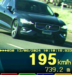 Volvo S60 trafegando a 195 km/h. Foto do flagrante: PRF