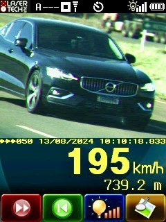 Volvo S60 trafegando a 195 km/h. Foto do flagrante: PRF