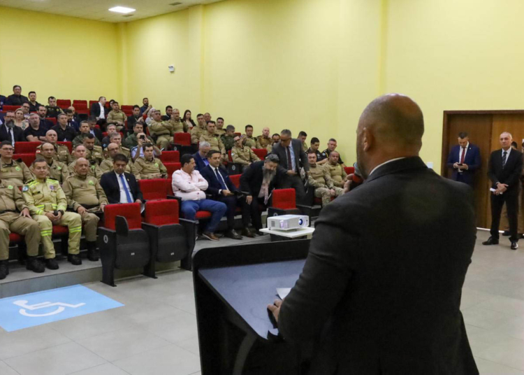Combate ao crime transfronteiriço é tema de reunião integrada em Foz do Iguaçu
Foto: Adilson Voinaski Afonso/Sesp