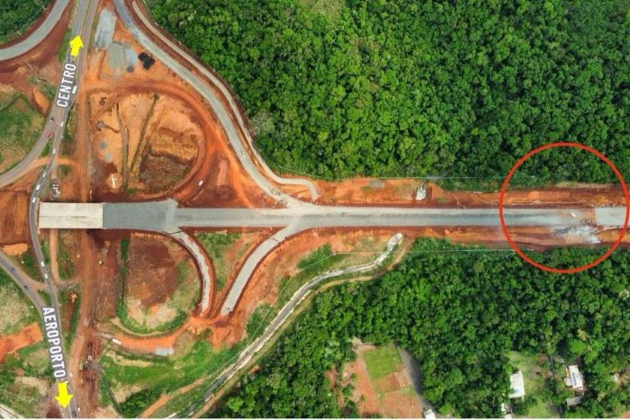 Local das explosões marcado pelo círculo em vermelho.
Foto: DER-PR