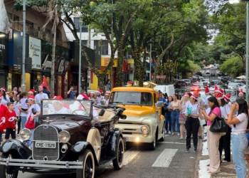 Desfile de Natal na Avenida Brasil. Foto: Fernando Calegari/ovideomakerdefoz
