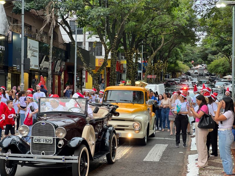 Desfile de Natal na Avenida Brasil. Foto: Fernando Calegari/ovideomakerdefoz
