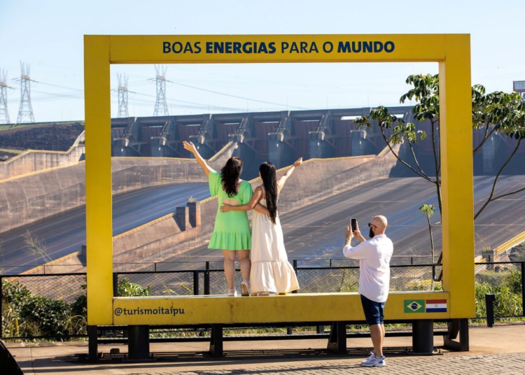 Turistas na Itaipu. Foto: Kiko Sierich/Itaipu Binacional