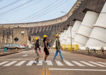 Turistas na usina de Itaipu. Foto:  Kiko Sierich/Itaipu Binacional