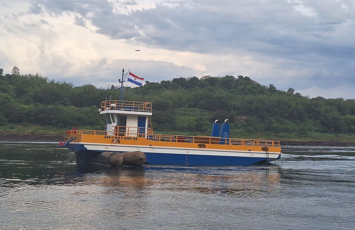 Rebocador da balsa que fará a travessia. Fotos: divulgação/MOPC