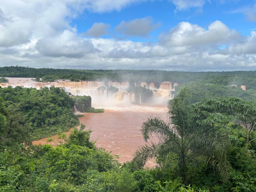 Cataratas do Iguaçu com vazão de 7 milhões e 520 mil litros d’água por segundo. Foto: Urbia Cataratas