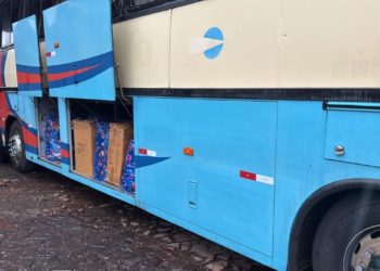 Um dos ônibus apreendidos com mercadorias irregulares. Foto: divulgação