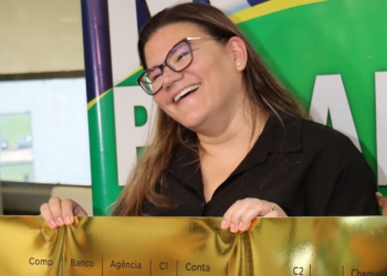 10 anos de CPF na nota: moradora de Londrina recebe prêmio de R$ 1 milhão no Nota Paraná
Foto: SEFA