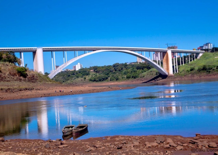Rio Paraná quase seco no dia 19/4/2020. Foto: Caio Coronel