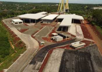 Aduana Brasil-Paraguai, na cabeceira da Ponte da Integração, está quase concluída. Fotos: DER-PR