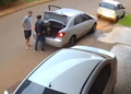 Câmera de segurança registrou momento do embarque em veículo que levou Ricardo até Foz do Iguaçu. Imagem: Reprodução/Redes Sociais.