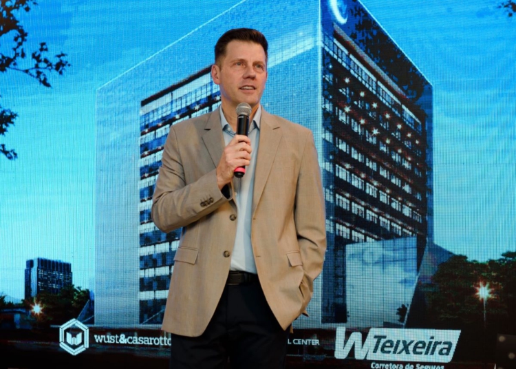 Alex Teixeira na inauguração do Day Saúde, em novembro passado. Foto: divulgação