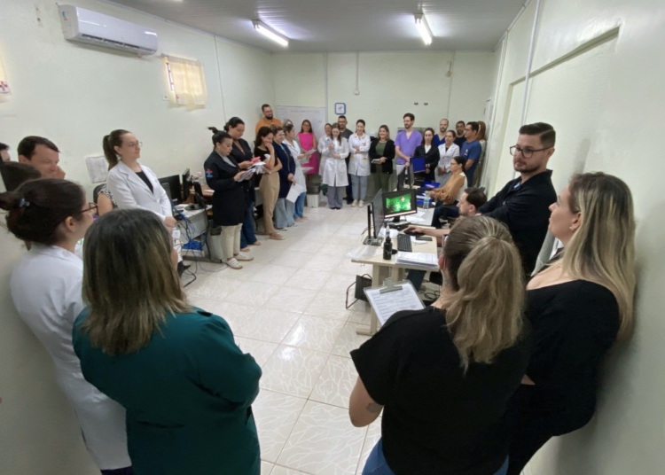 Uma reunião rápida e objetiva entre os profissionais de diferentes setores, que tem transformado a rotina dos colaboradores. Foto: PMFI