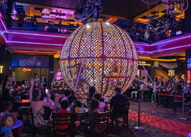 Os turistas poderão assistir ao Dreams Show - que inclui apresentações circenses e Globo da Morte -, em três horários: às 12h, às 17h e às 19h30 Foto: divulgação