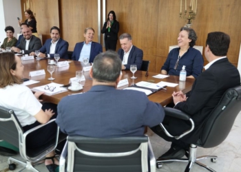 Prefeito Silva e Luna participou da reunião sobre o museu realizada em Curitiba. Foto: divulgação/PMFI